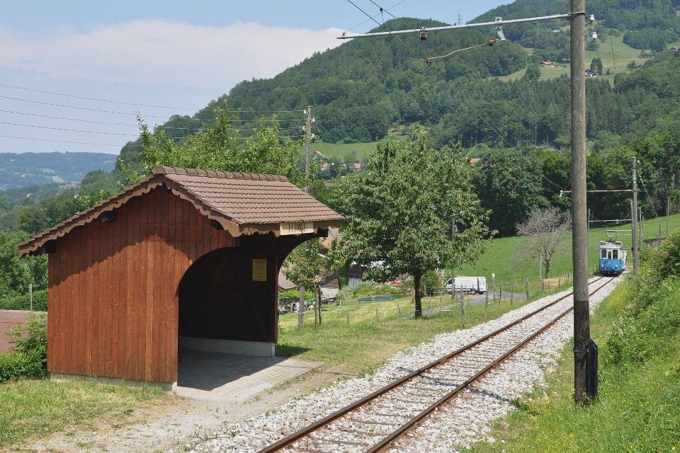 Haltestelle Cornaux station on the Blonay–Chamby railway line with historical train car Fe 4/4 101 commemorating 100 years of Compagnie Genevoise des Tramways Électriques
