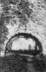 Close-up view of the eastern portal detail of Bondkyrkan at Nydala monastery ruins