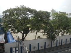 Santolan–Annapolis MRT Station in Quezon City showing platform and train tracks along EDSA near Camp Crame