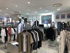 Stores and buildings in South Korea featuring traditional and modern architecture