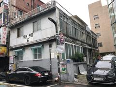 Street scene with stores and buildings in an unidentified place in South Korea