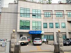 Front view of Sinnae 1-dong Community Service Center building in Jungnang-gu