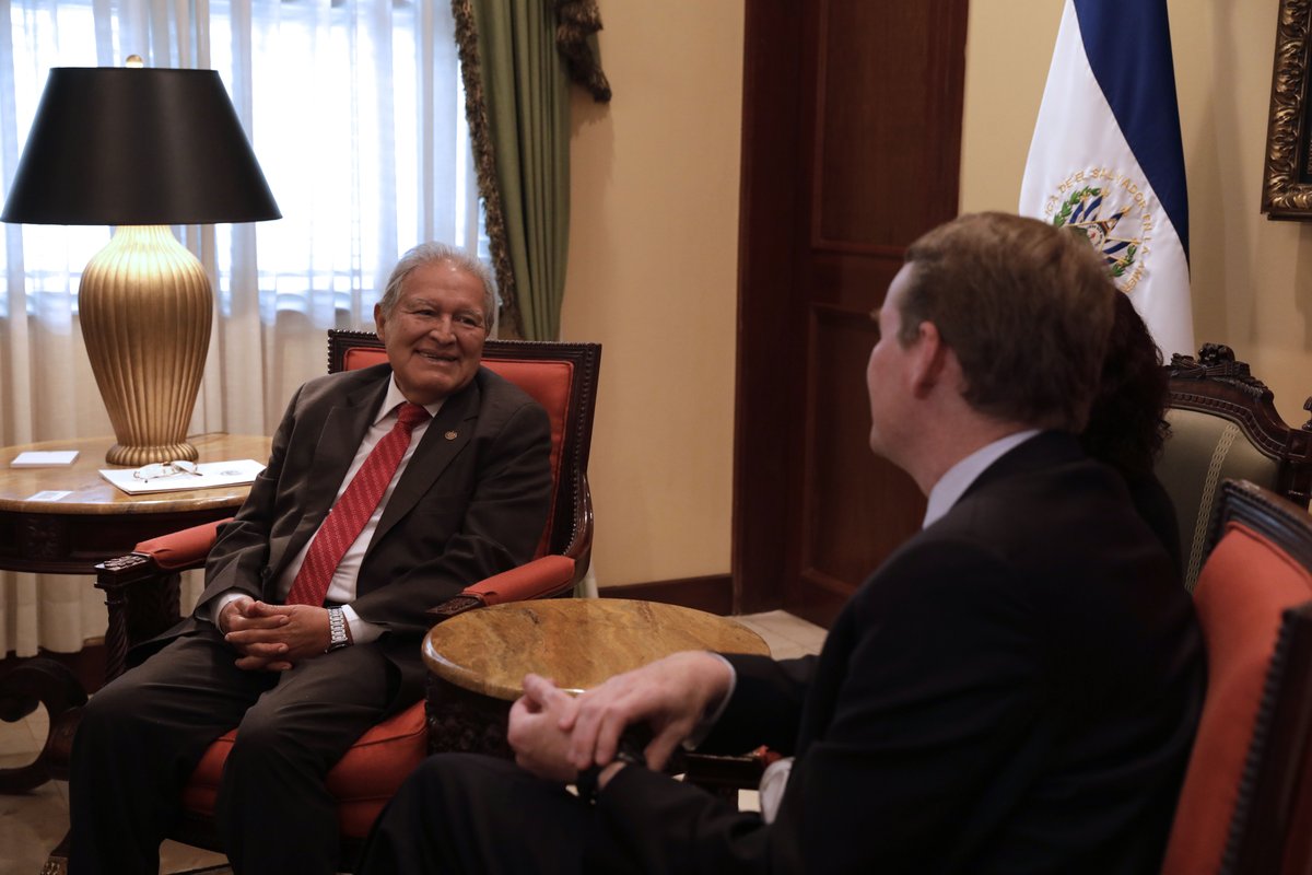 President Salvador Sánchez Cerén meeting with U.S. Senator Michael Bennet in Casa Presidencial