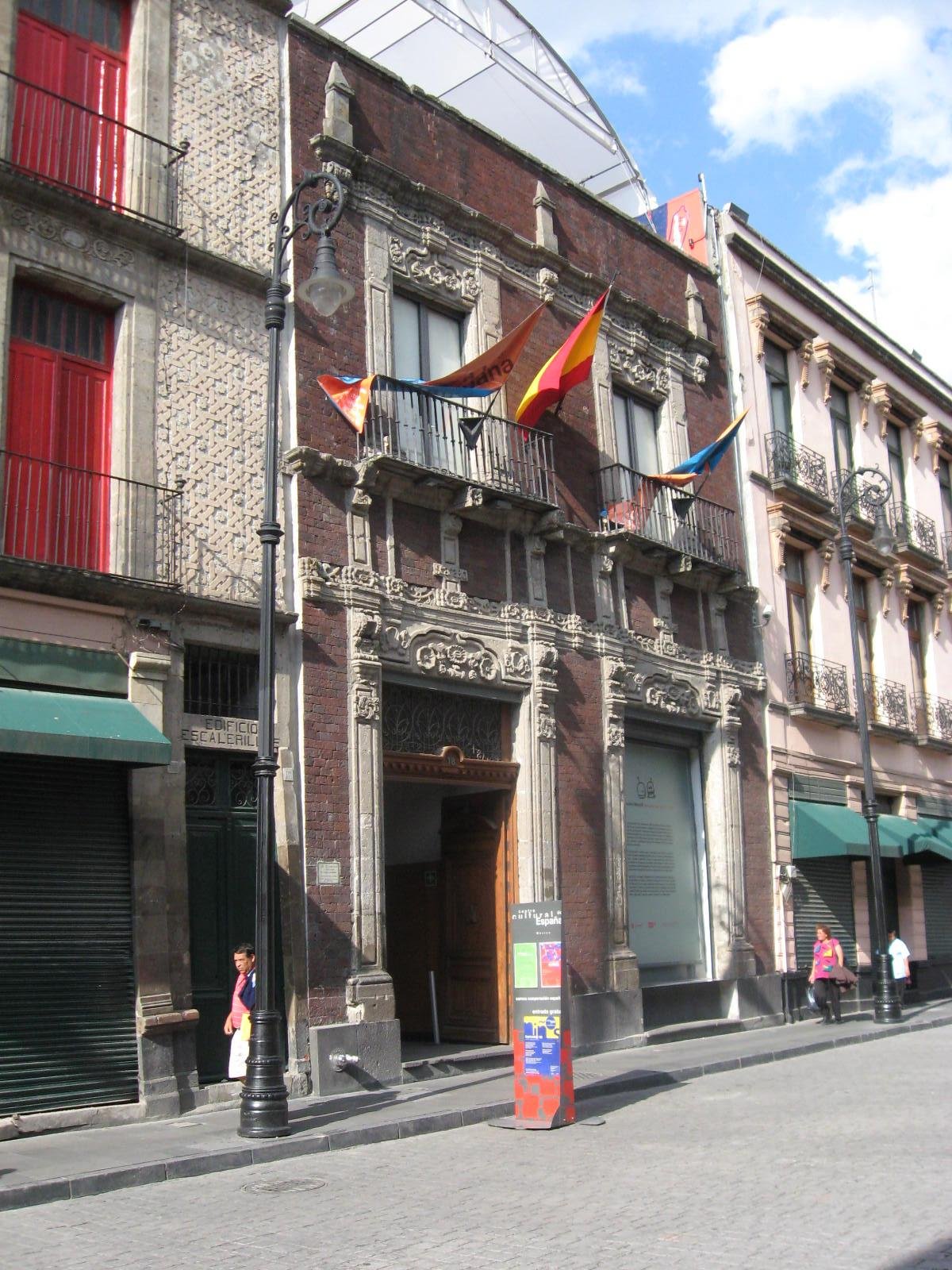 Exterior view of the Cultural Center of Spain on Guatemala Street near Mexico City Cathedral