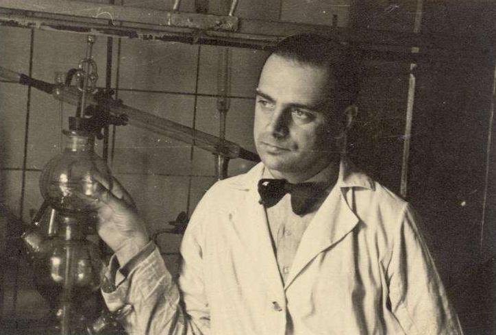 Tadeusz Pankiewicz in the back of his 'Under the Eagle' Pharmacy around 1941