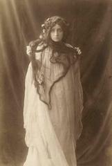 Irena Solska as Ophelia in 1909 theatrical performance