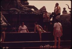 Fountains surrounding Philadelphia Museum of Art popular during heat wave