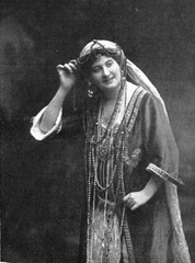 Vintage portrait photograph of Spanish actress Anita Adamuz from 1913