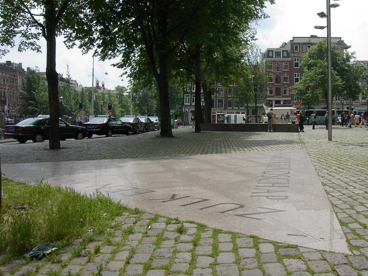 Homomonument in Amsterdam with poem text 'Naar vriendschap zulk een mateloos verlangen' by Jacob Israel de Haan