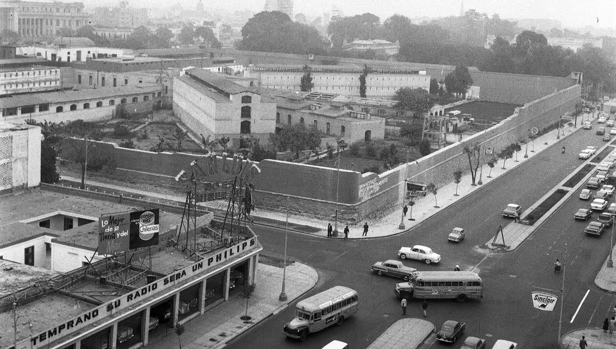 Panoramic view of the old Central Penitentiary of Lima in June 1961 before demolition