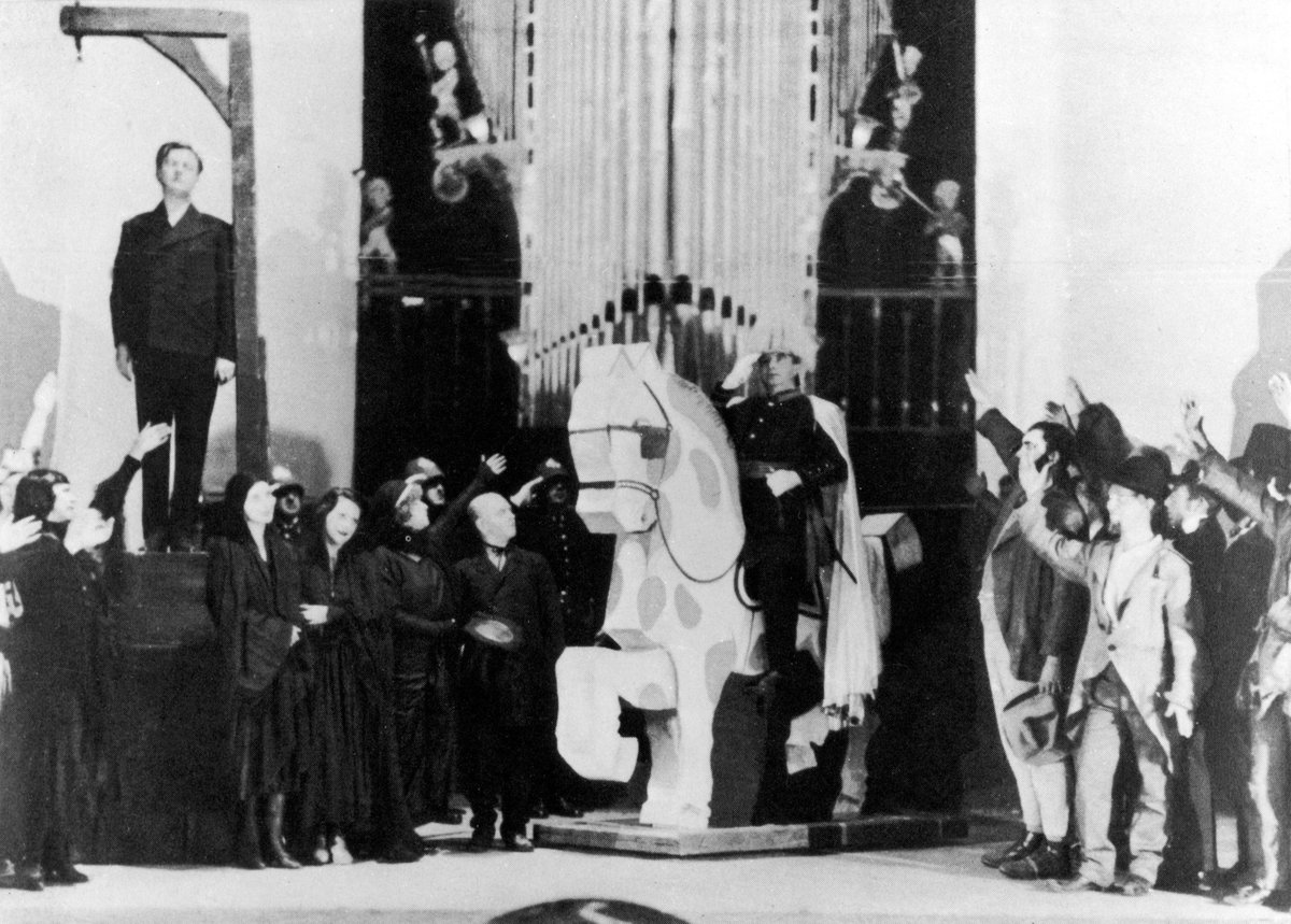 Scene from the 1929 production of Brecht's Dreigroschenoper performed at the Munchner Kammerspiele