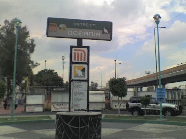 Signage at Oceania metro station