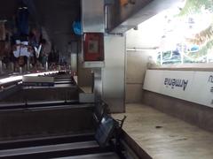 Plataforma da Estação Armênia sentido Tucuruvi do metrô de São Paulo com passageiros e estrutura da estação