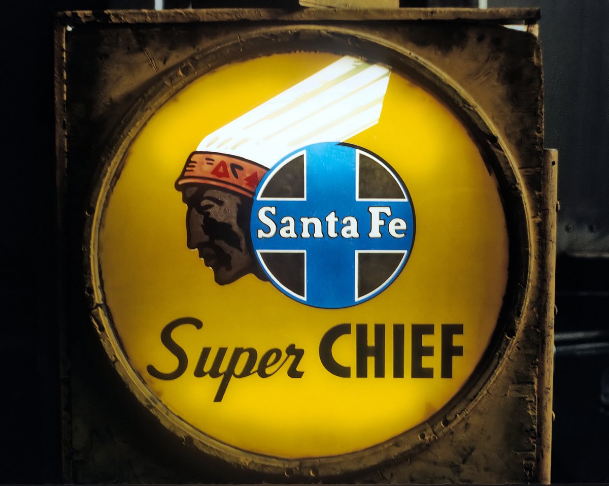 AT&SF Train 17 Super Chief drumhead at Dearborn Station Chicago with cityscape in background