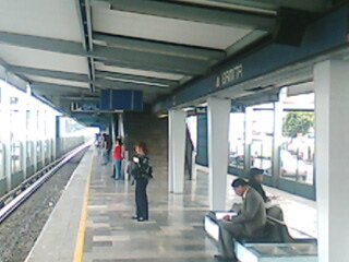 Platform of Ermita Station on Line 2 metro