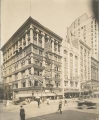Annis Fur Company corner building and Detroit Public Library on Woodward Ave city street in 1917