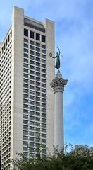 Dewey Monument view in San Francisco with clear blue sky and surrounding greenery