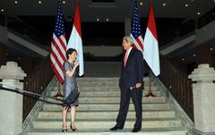U.S. Secretary of State John Kerry and Chargé d'Affaires Kristen Bauer thanking Embassy Jakarta staff in 2013