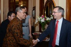Ambassador hosting a reception for Bupati before leadership training program in America