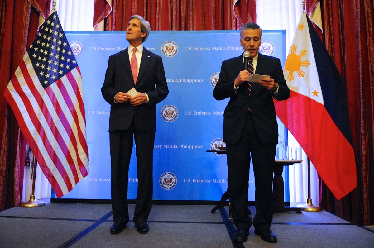 U.S. Ambassador Philip Goldberg introducing Secretary of State John Kerry to embassy staff in Manila