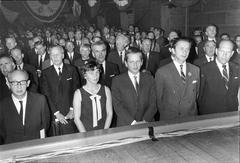 Hjalmar Mehr, Sven Aspling, Lisbeth Palme, Olof Palme, Sten Andersson and Essen Lindahl singing Arbetets söner at the opening of the Social Democratic party congress in Stockholm Concert Hall