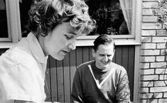 Lisbet and Olof Palme outside their townhouse on Tornedalsgatan in Vällingby in 1956