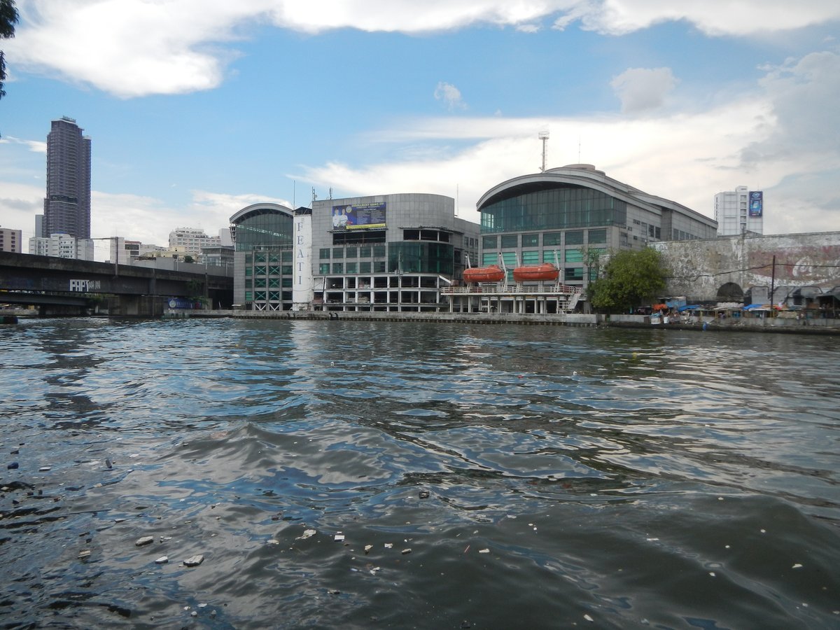Quezon Boulevard at Plaza Miranda and Quezon Bridge over Pasig River in Quiapo, Manila