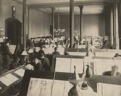 Newspaper room of the Old Main Library of Cincinnati in 1899