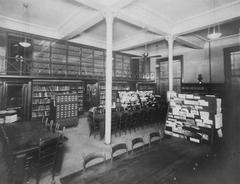 Useful arts room with workbenches and tools in the Old Main Library of Cincinnati around 1915