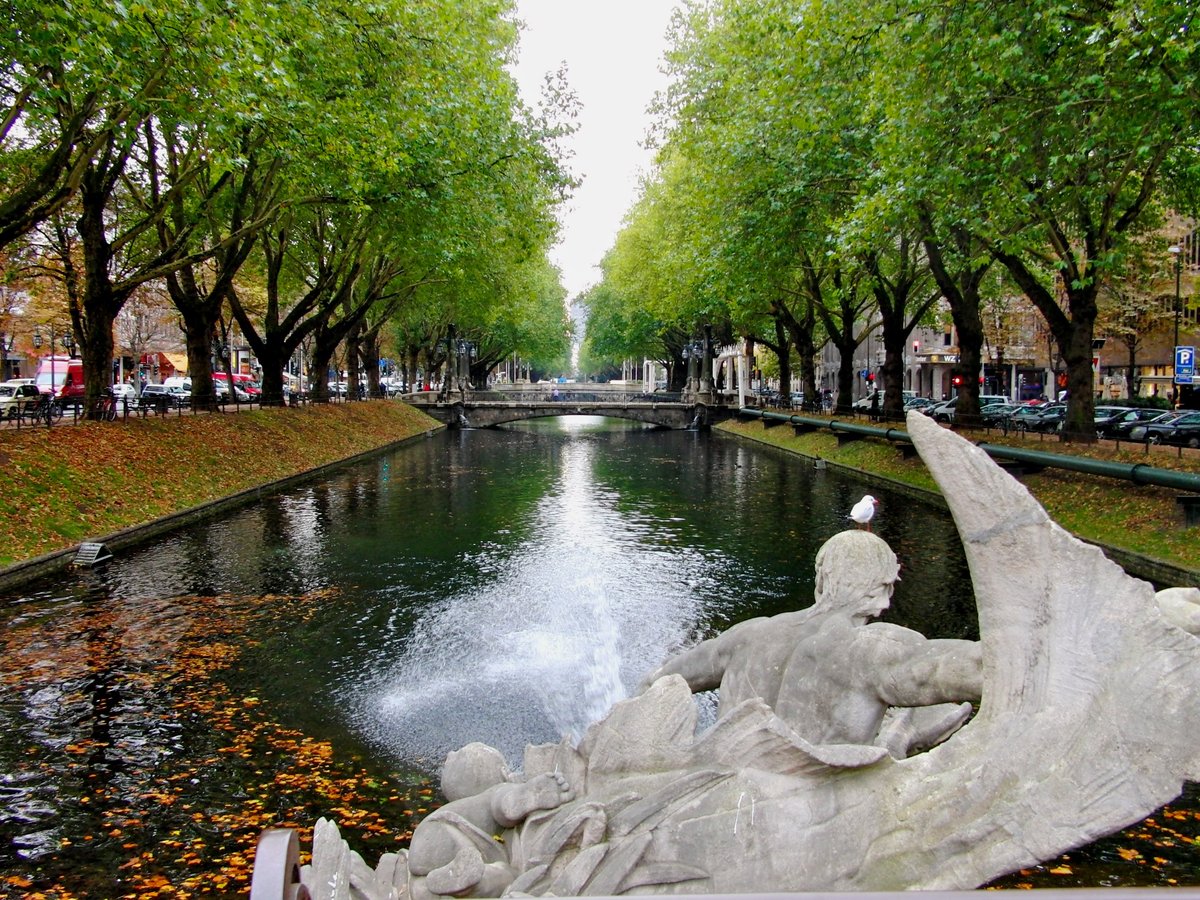 Scenic view of Königsallee in Düsseldorf's District 1 with canal and historic buildings