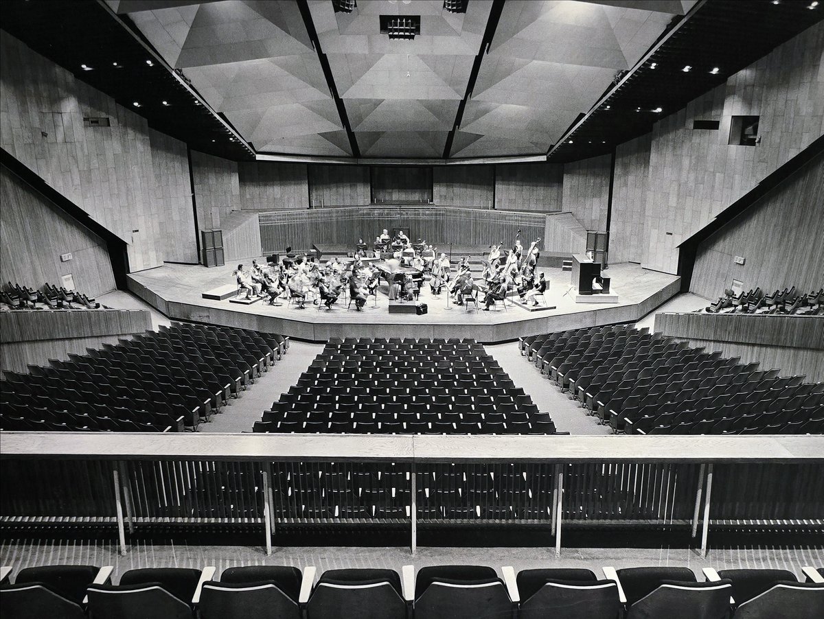 Tel Aviv Culture Hall concert hall exterior
