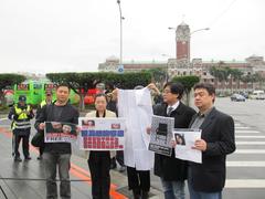 Taiwanese human rights group press conference in front of the Presidential Building