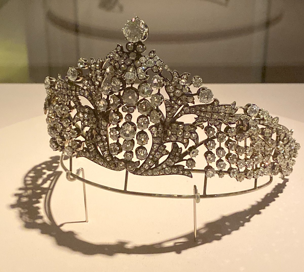 Jewel exhibition at Hermitage Amsterdam featuring ornate golden artifacts