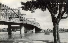 Hai Zhu Bridge in Guangzhou city over a river with arch design