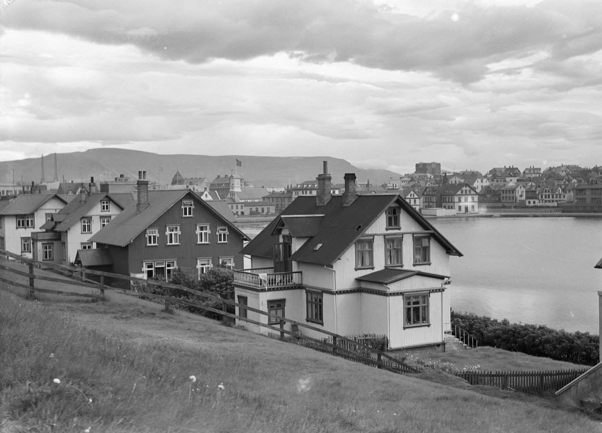 View over the old city center with villas of Reykjavik featuring the inconspicuous Cathedral in the middle