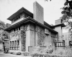 Main entrance South elevation of Heller House in Chicago