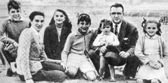 Ernesto Che Guevara with his family in 1941