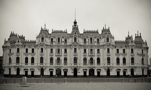 Front facade of the Rímac Building with architectural details