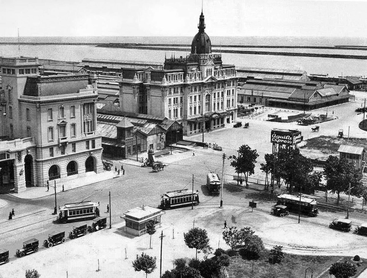 Retiro train stations with platforms and trains