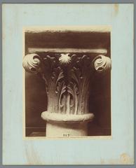 Photograph of a Gothic capital of a triforium column with acanthus ornament from Laon Cathedral