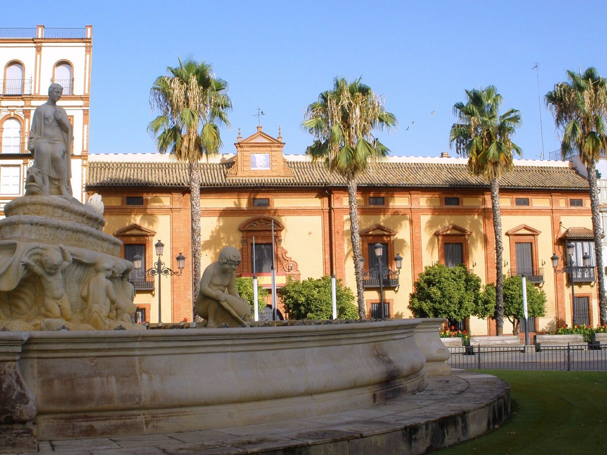 Casa de los Guardiola and Fuente de Híspalis in Sevilla with ornate architecture and fountain