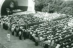Announcement of the beginning of the Great Patriotic War in Baku with crowds and military personnel