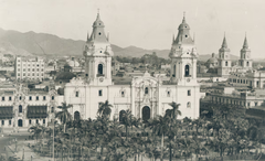 Historic view of Plaza Mayor in Lima during the 1930s