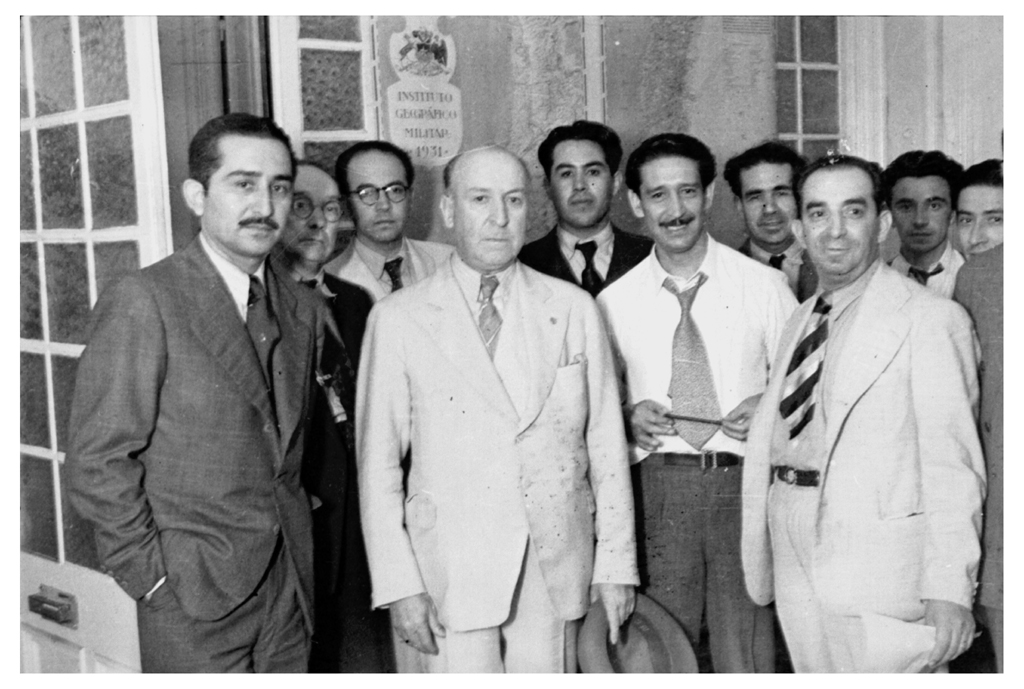 Historic group photo of the Chilean Socialist Party in 1940 featuring Marmaduke Grove at the center