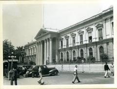 Angled view of the Federal Palace in San Salvador with construction activity