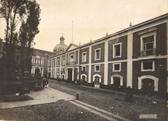 Escuela de Medicina building at Plaza Italia in 1900
