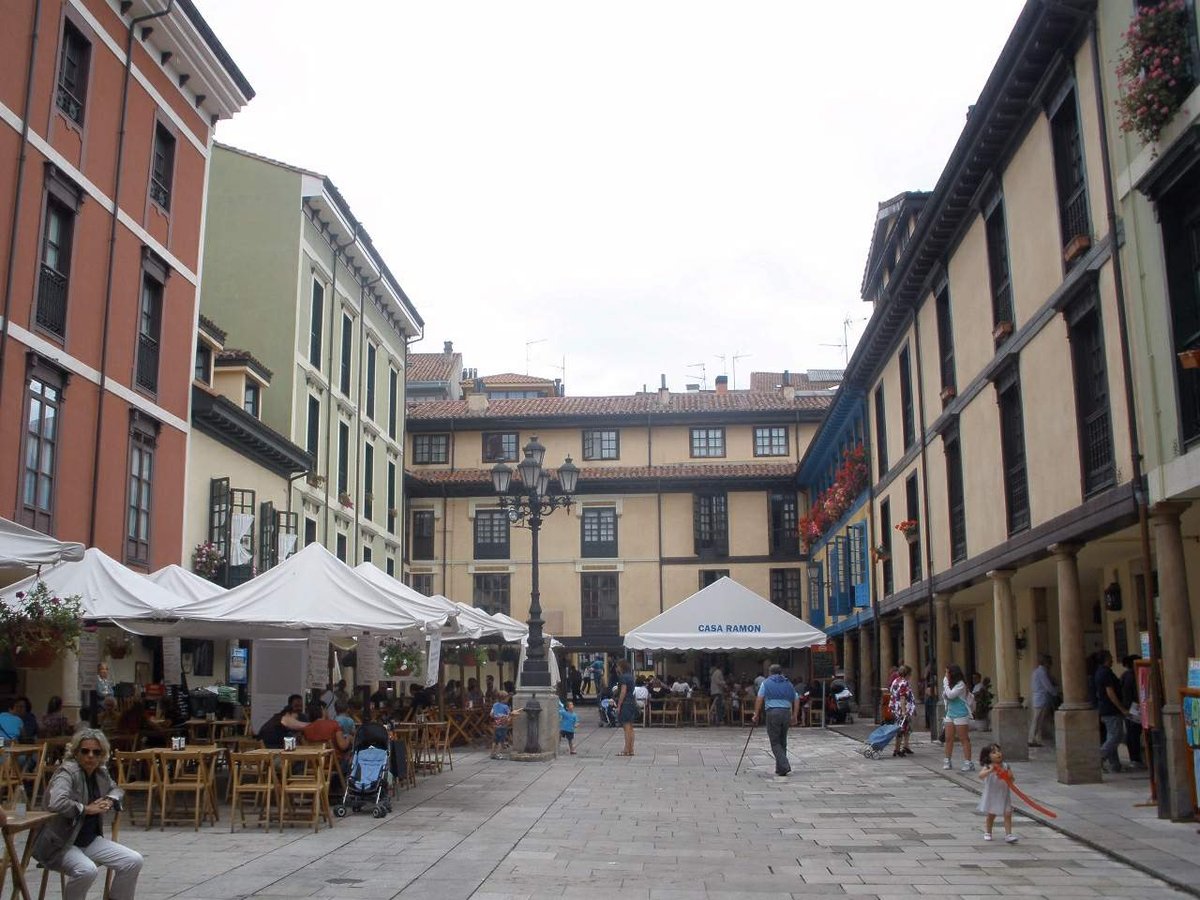 Plaza del Fontán square in Oviedo with historic buildings and market stalls