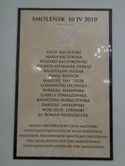 Memorial plaque honoring the presidential couple of the last president in exile, and staff of the president's chancellery and BBN in the chapel of the presidential palace