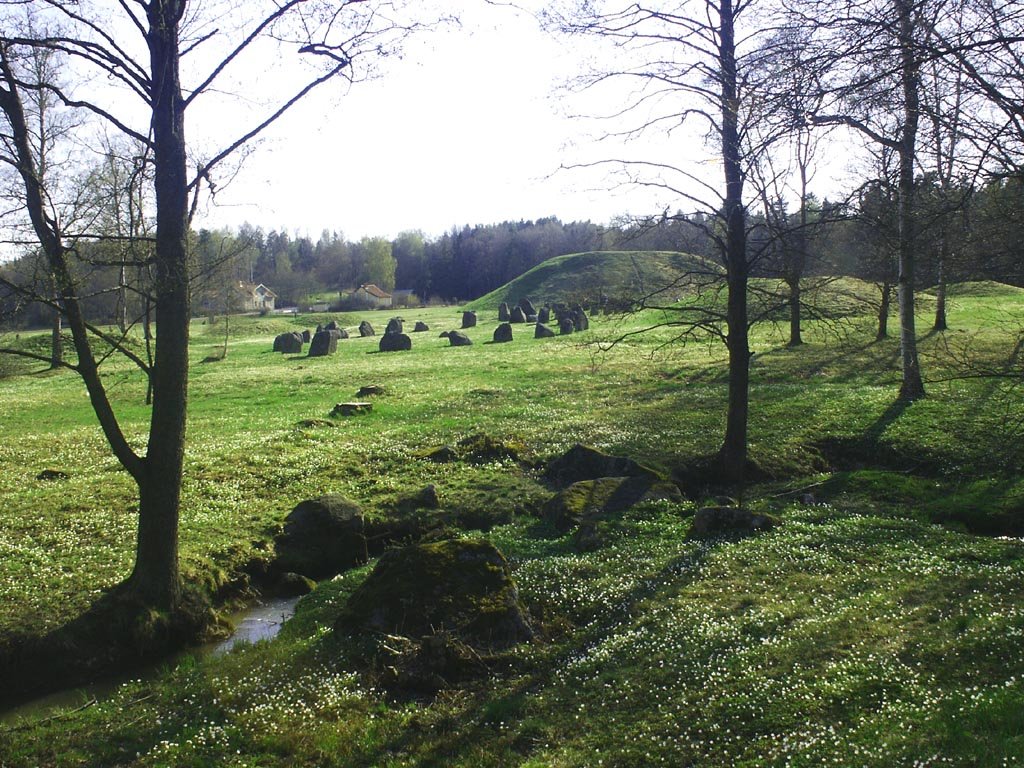 Anundshög burial mound near Västerås in April 2004
