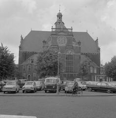 Black and white photo of De Noordermarkt square crowded with people during a demonstration in Amsterdam, June 23, 1966